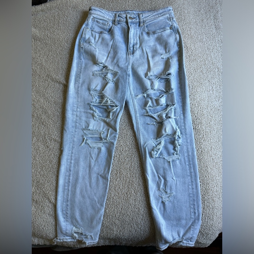 American Eagle Outfitters Size 10 distressed tomgirl jeans